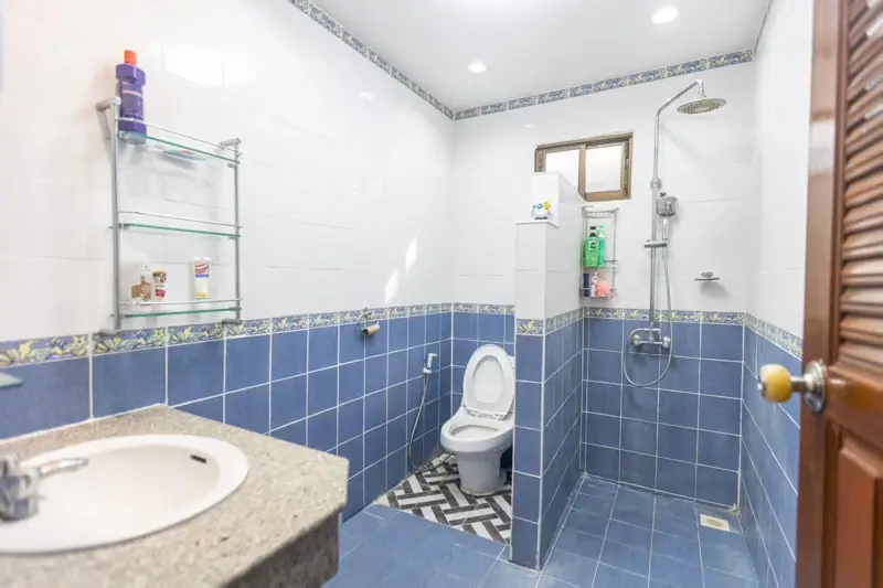 Pool villa for rent, location Mabprachan  Area size 3,600 SQM  Number of 4 bedrooms, 4 bathrooms