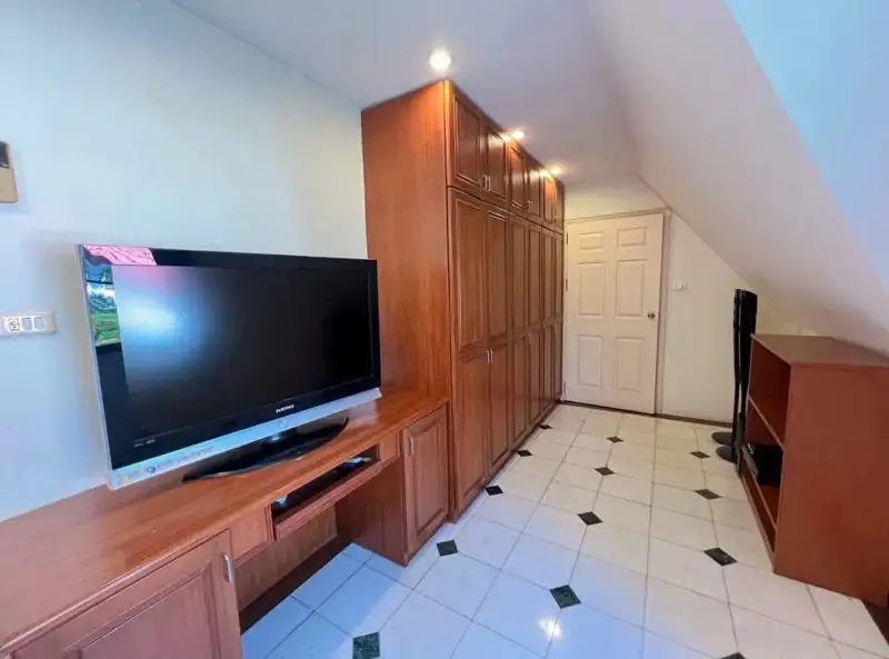 Jomtien Palace - Large Plot -3 Bedrooms - for sale and for rent