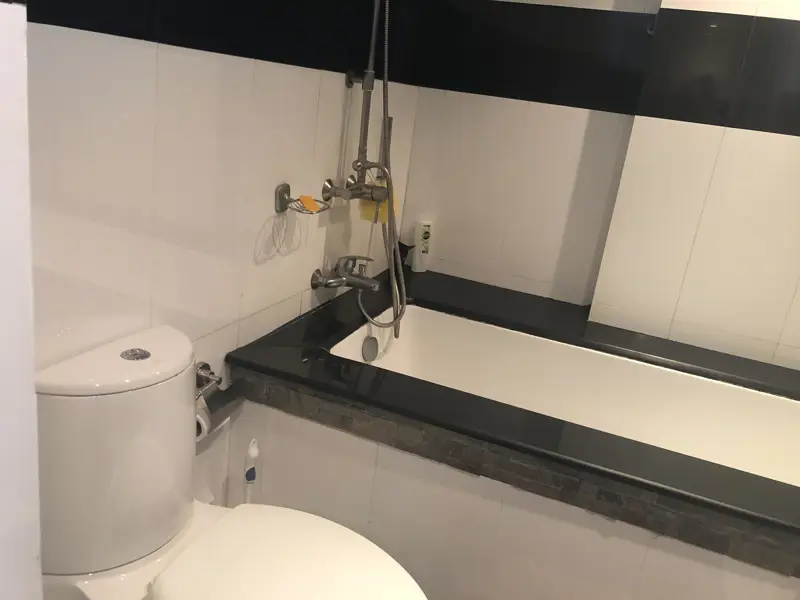  Studio Condo Central Pattaya close to Pattaya’s nightlife, Just off Soi Buakhaw with famous restaurants, with large swimming pool with jacuzzi and communal gym.