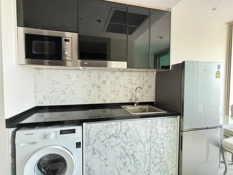 Modern Studio for sale Pattaya with full range of facilities, including an infinity pool and sky garden with stunning 360-degree views of Jomtien Beach