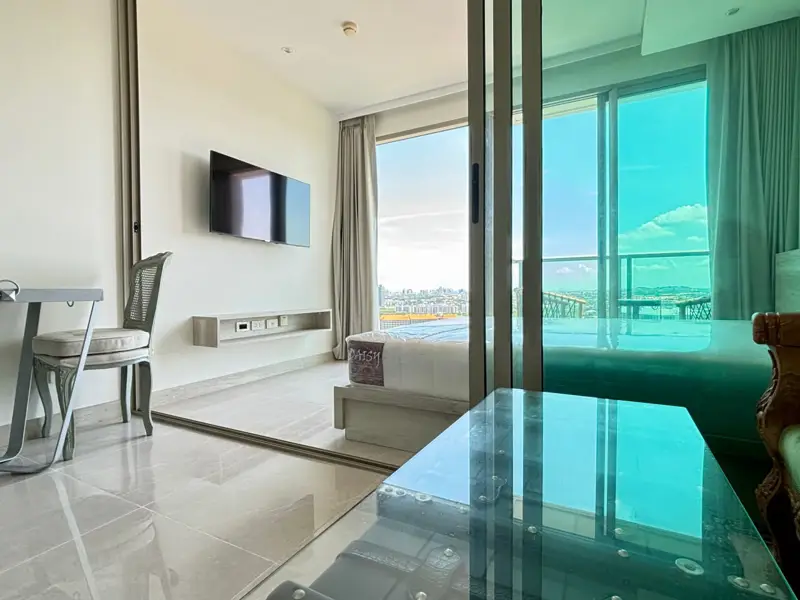 Modern Studio for sale Pattaya with full range of facilities, including an infinity pool and sky garden with stunning 360-degree views of Jomtien Beach