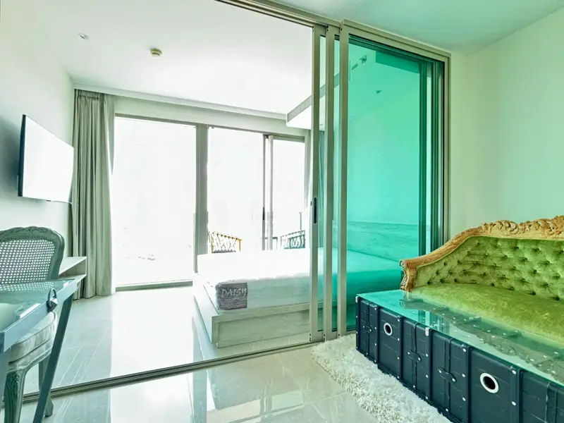 Modern Studio for sale Pattaya with full range of facilities, including an infinity pool and sky garden with stunning 360-degree views of Jomtien Beach