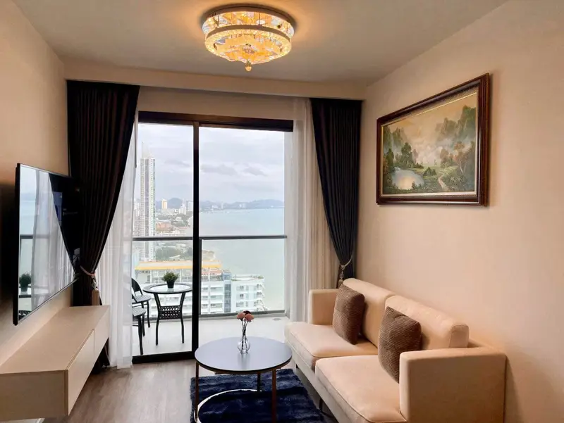 Aeras Condo Jomtien 2 bed for sale  is a luxury beachfront condominium near Jomtien Beach.  360-degree overlooking with wonderful Pattaya Bay and Pattaya views