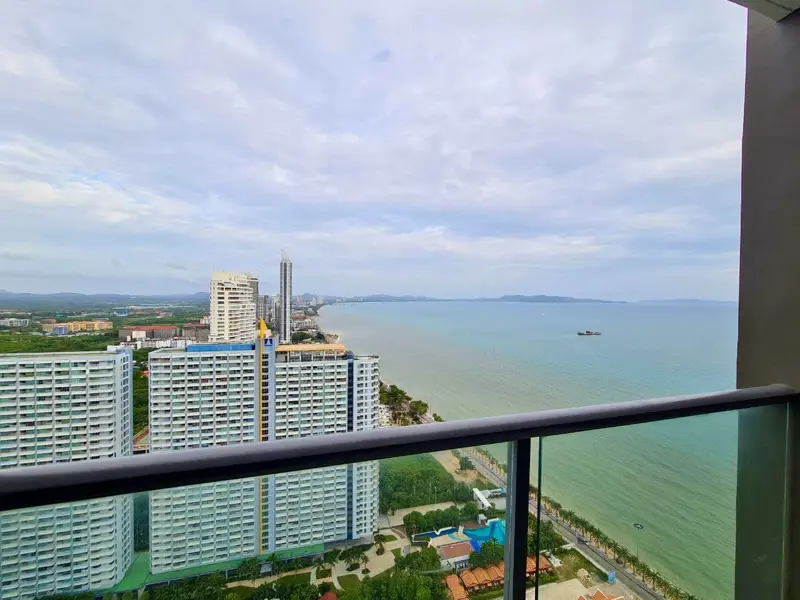 Aeras Condo Jomtien 2 bed for sale  is a luxury beachfront condominium near Jomtien Beach.  360-degree overlooking with wonderful Pattaya Bay and Pattaya views