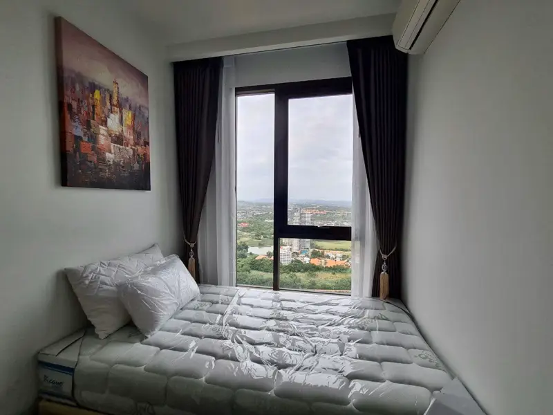 Aeras Condo Jomtien 2 bed for sale  is a luxury beachfront condominium near Jomtien Beach.  360-degree overlooking with wonderful Pattaya Bay and Pattaya views