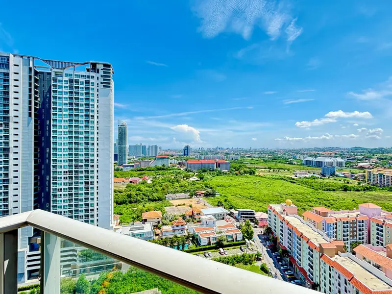 Modern Studio for sale Pattaya with full range of facilities, including an infinity pool and sky garden with stunning 360-degree views of Jomtien Beach