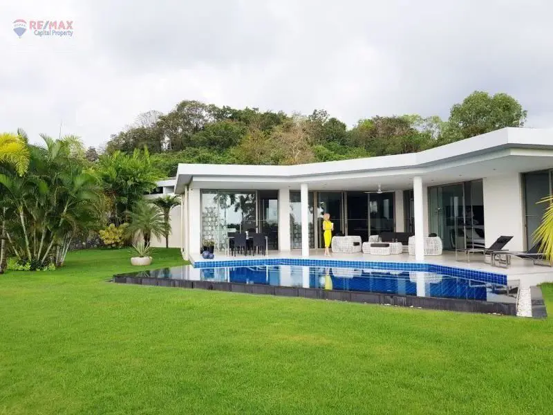 Luxurious Villa in Silverhill Residence for sale