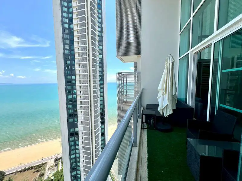 Jomtien – Duplex 2 Bedrooms balcony