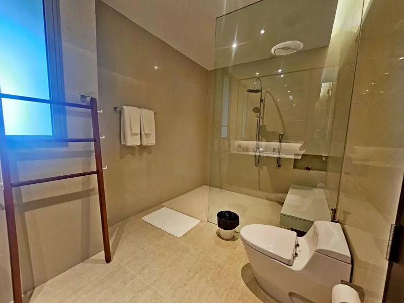  1 bed condo at Sunplay Bangsaray at Bang Sare, Sattahip has the following facilities: Swimming pool, Gym, Security, Car park, Garden, Tennis court, Concierge and Elevator.