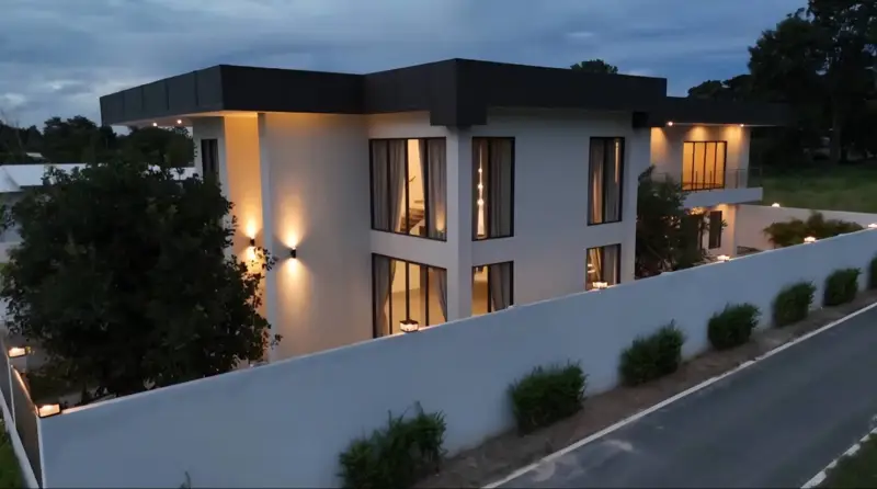 Mabrachan Lake Pool villa 4 Bedrooms – All with private en-suite bathrooms   • 1 Maid’s Room   • 6 Bathroom