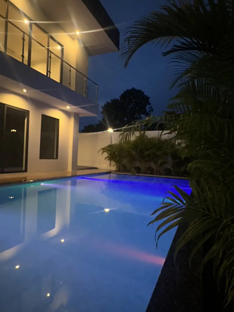 Mabrachan Lake Pool villa 4 Bedrooms – All with private en-suite bathrooms   • 1 Maid’s Room   • 6 Bathroom