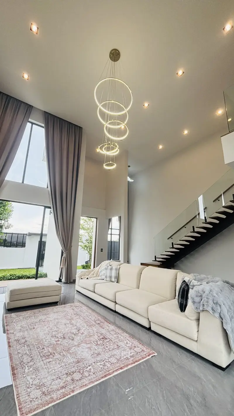 Mabrachan Lake Pool villa 4 Bedrooms – All with private en-suite bathrooms   • 1 Maid’s Room   • 6 Bathroom