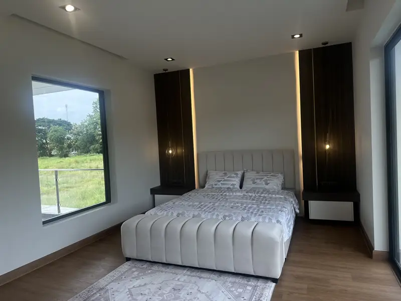 Mabrachan Lake Pool villa 4 Bedrooms – All with private en-suite bathrooms   • 1 Maid’s Room   • 6 Bathroom