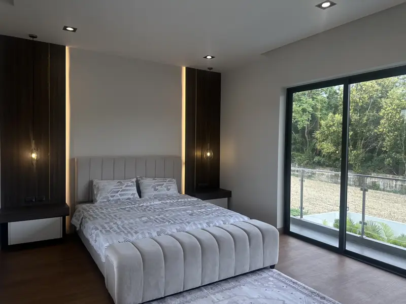 Mabrachan Lake Pool villa 4 Bedrooms – All with private en-suite bathrooms   • 1 Maid’s Room   • 6 Bathroom