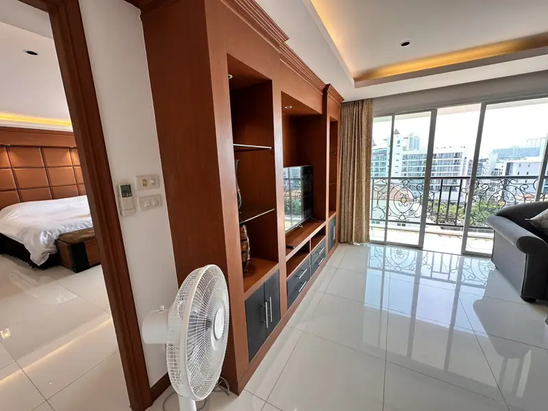 Tara court condo Pratumnak 1 Bedroom for sale with views of Pattaya City. with  a gym, a swimming pool, a garden, a parking lot, a 24-hour security system with CCTV, etc.