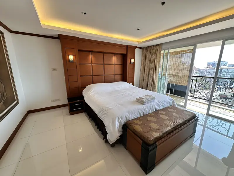 Tara court condo Pratumnak 1 Bedroom for sale with views of Pattaya City. with  a gym, a swimming pool, a garden, a parking lot, a 24-hour security system with CCTV, etc.
