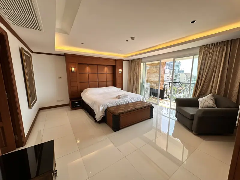Tara court condo Pratumnak 1 Bedroom for sale with views of Pattaya City. with  a gym, a swimming pool, a garden, a parking lot, a 24-hour security system with CCTV, etc.