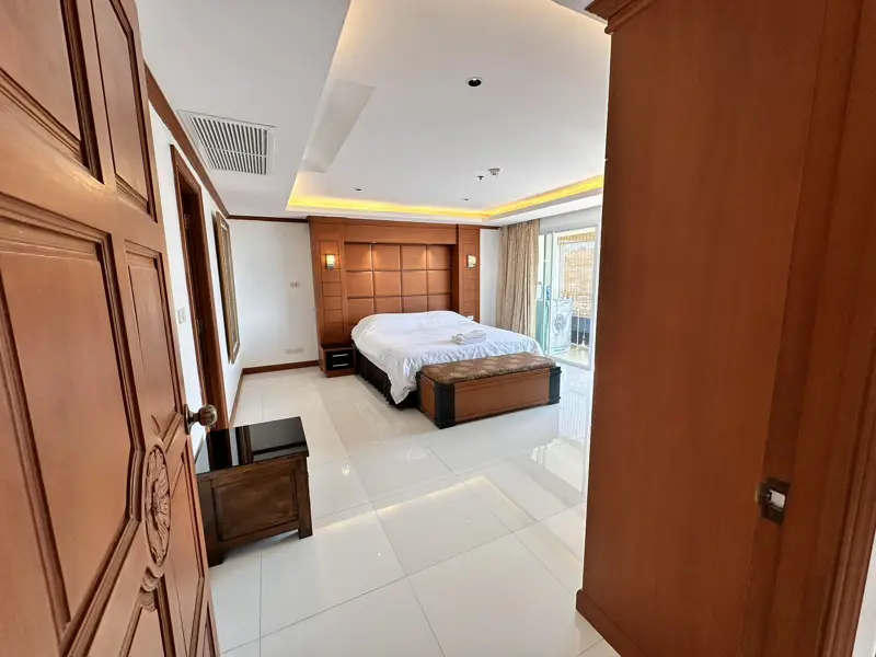 Tara court condo Pratumnak 1 Bedroom for sale with views of Pattaya City. with  a gym, a swimming pool, a garden, a parking lot, a 24-hour security system with CCTV, etc.