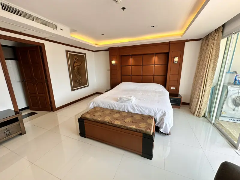 Tara court condo Pratumnak 1 Bedroom for sale with views of Pattaya City. with  a gym, a swimming pool, a garden, a parking lot, a 24-hour security system with CCTV, etc.