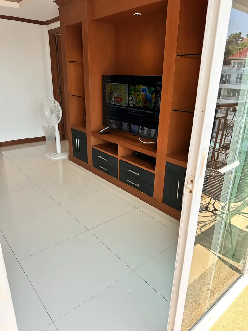 Tara court condo Pratumnak 1 Bedroom for sale with views of Pattaya City. with  a gym, a swimming pool, a garden, a parking lot, a 24-hour security system with CCTV, etc.