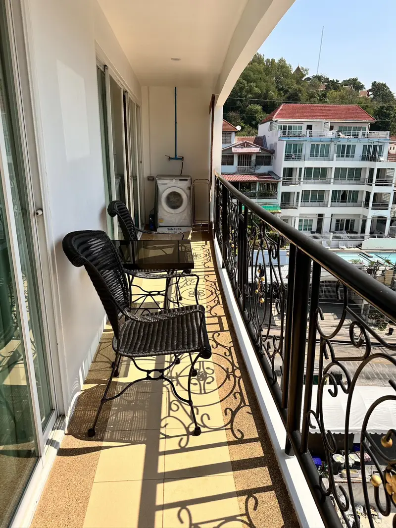 Tara court condo Pratumnak 1 Bedroom for sale with views of Pattaya City. with  a gym, a swimming pool, a garden, a parking lot, a 24-hour security system with CCTV, etc.