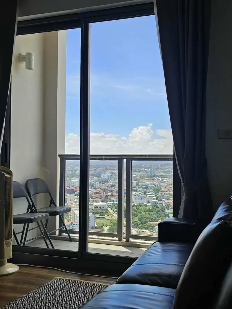 Unixx South Pattaya 1 Bedroom for rent at high-rise condominium on an exclusive location near Pratumnak Hill, views of Bali Hai Cape to Pattaya Beach. Located in the heart of Pattaya,