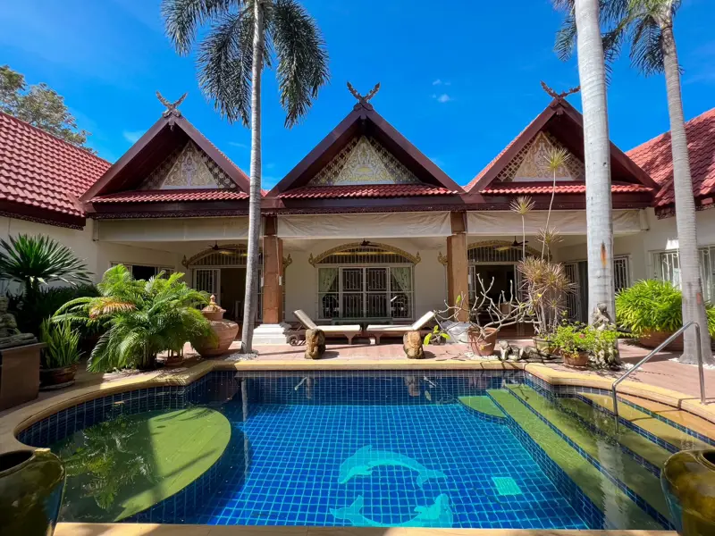 Jomtien Palace - Large Plot -3 Bedrooms - for sale and for rent