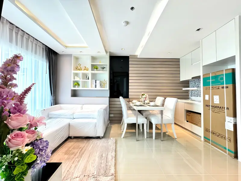 La Santir Pattaya 1 bed condo for sale central city Condo  adjacent to Jomtien Beach, with  large swimming pool, gym, tennis court, on-site shop, jogging track, etc