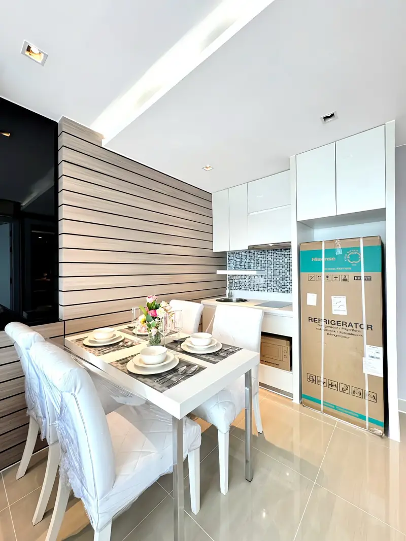 La Santir Pattaya 1 bed condo for sale central city Condo  adjacent to Jomtien Beach, with  large swimming pool, gym, tennis court, on-site shop, jogging track, etc