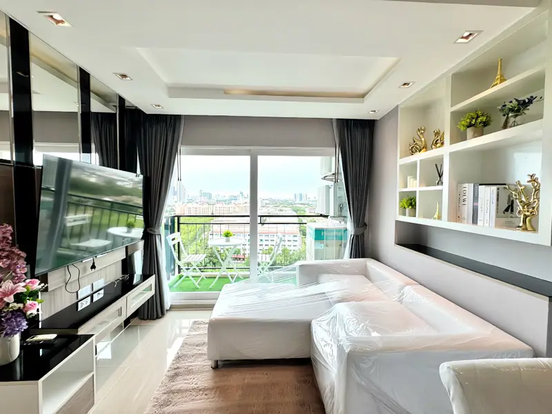 La Santir Pattaya 1 bed condo for sale central city Condo  adjacent to Jomtien Beach, with  large swimming pool, gym, tennis court, on-site shop, jogging track, etc