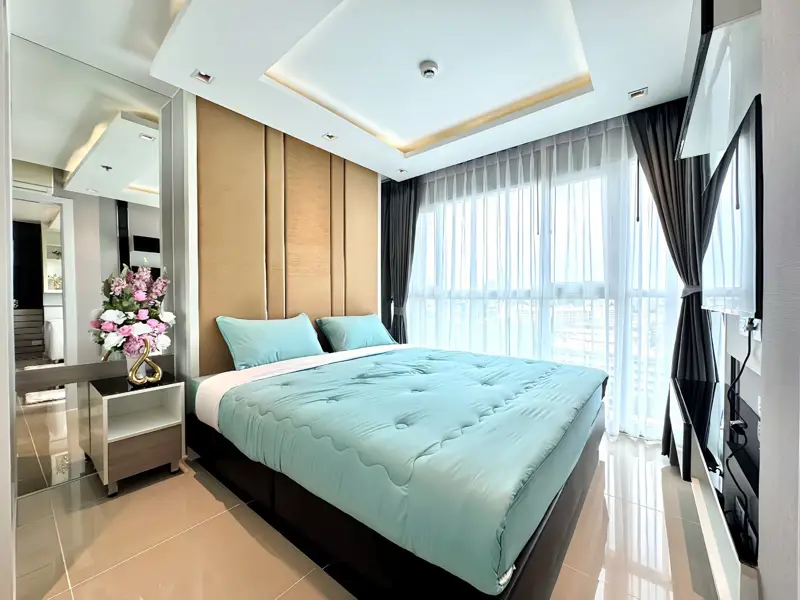 La Santir Pattaya 1 bed condo for sale central city Condo  adjacent to Jomtien Beach, with  large swimming pool, gym, tennis court, on-site shop, jogging track, etc