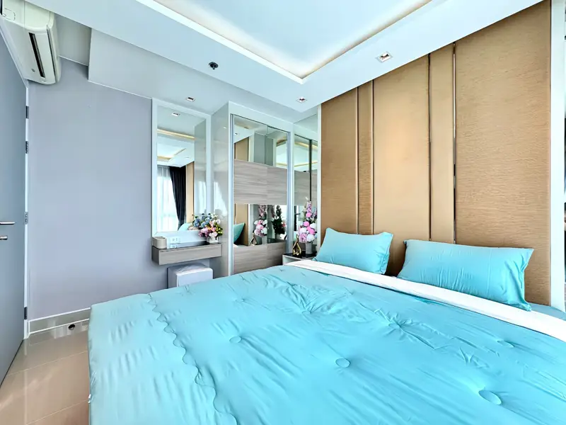 La Santir Pattaya 1 bed condo for sale central city Condo  adjacent to Jomtien Beach, with  large swimming pool, gym, tennis court, on-site shop, jogging track, etc