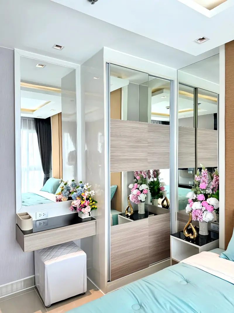 La Santir Pattaya 1 bed condo for sale central city Condo  adjacent to Jomtien Beach, with  large swimming pool, gym, tennis court, on-site shop, jogging track, etc