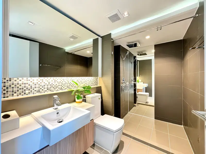 La Santir Pattaya 1 bed condo for sale central city Condo  adjacent to Jomtien Beach, with  large swimming pool, gym, tennis court, on-site shop, jogging track, etc