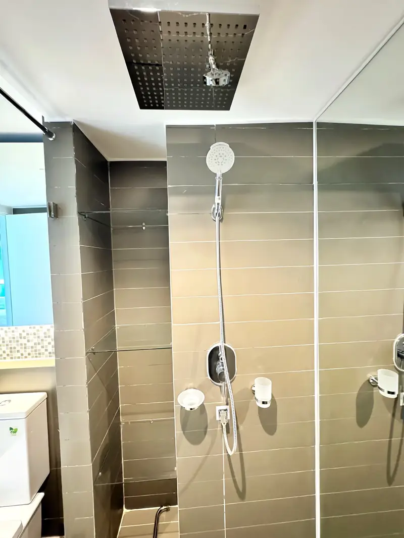 La Santir Pattaya 1 bed condo for sale central city Condo  adjacent to Jomtien Beach, with  large swimming pool, gym, tennis court, on-site shop, jogging track, etc