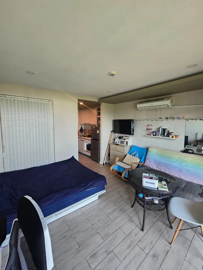 Studio Condo located near Jomtien Beach. It is surrounded by shopping malls, restaurants,close to Bali Hai Pier, South Pattaya Beach