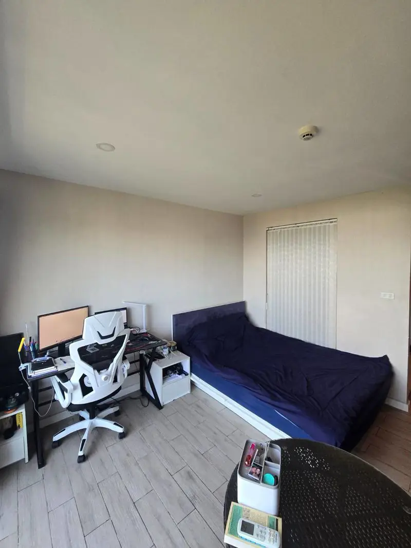 Studio Condo located near Jomtien Beach. It is surrounded by shopping malls, restaurants,close to Bali Hai Pier, South Pattaya Beach