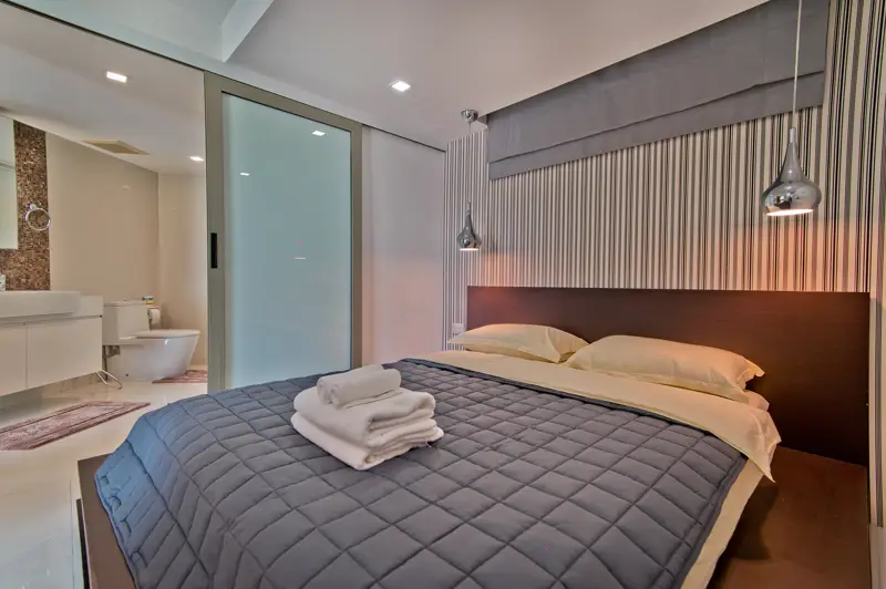 Duplex condo at Beachfront location at Wongamat beach at the Sanctuary at Wongamat, Pattaya and has the following facilities: Swimming pool, Gym, Internet, Security,