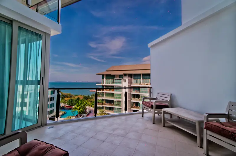 Duplex condo at Beachfront location at Wongamat beach at the Sanctuary at Wongamat, Pattaya and has the following facilities: Swimming pool, Gym, Internet, Security,