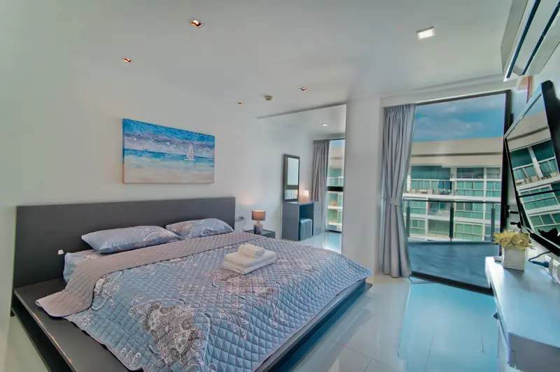 Duplex condo at Beachfront location at Wongamat beach at the Sanctuary at Wongamat, Pattaya and has the following facilities: Swimming pool, Gym, Internet, Security,
