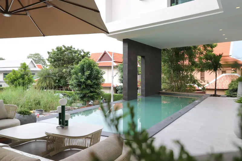 6 bedroom pool villa Jomtien feature private swimming pools and are part of an exclusive community with 24-hour security