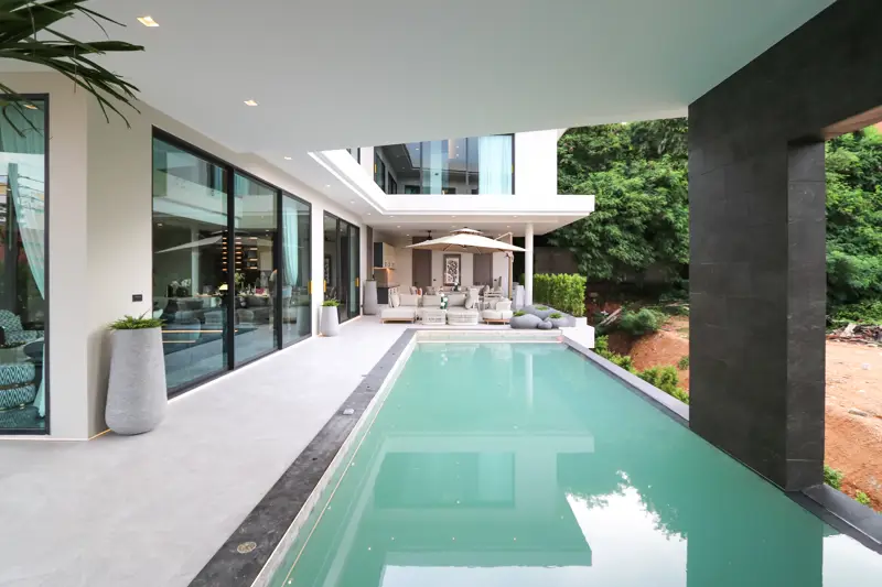 6 bedroom pool villa Jomtien feature private swimming pools and are part of an exclusive community with 24-hour security