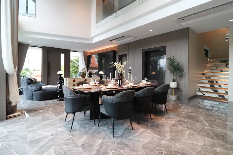 6 bedroom pool villa Jomtien feature private swimming pools and are part of an exclusive community with 24-hour security