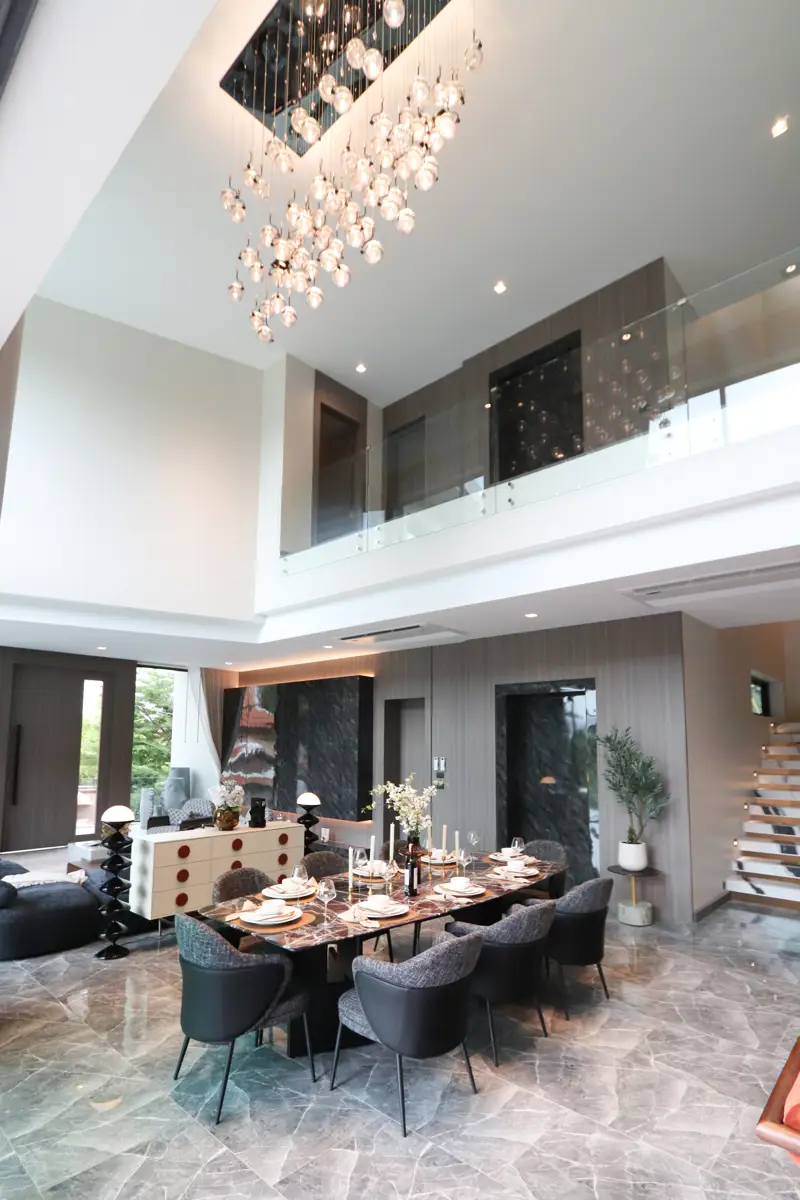 6 bedroom pool villa Jomtien feature private swimming pools and are part of an exclusive community with 24-hour security