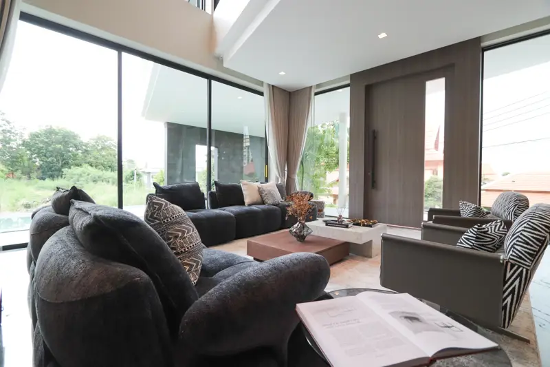 6 bedroom pool villa Jomtien feature private swimming pools and are part of an exclusive community with 24-hour security