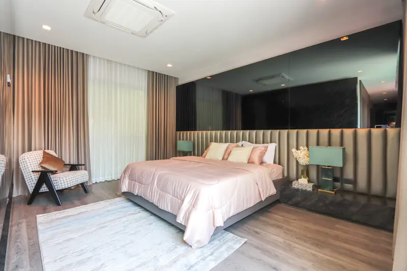 6 bedroom pool villa Jomtien feature private swimming pools and are part of an exclusive community with 24-hour security