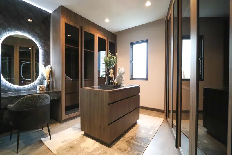 6 bedroom pool villa Jomtien feature private swimming pools and are part of an exclusive community with 24-hour security