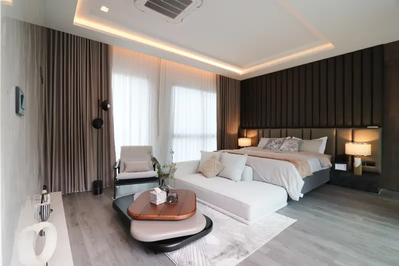 6 bedroom pool villa Jomtien feature private swimming pools and are part of an exclusive community with 24-hour security