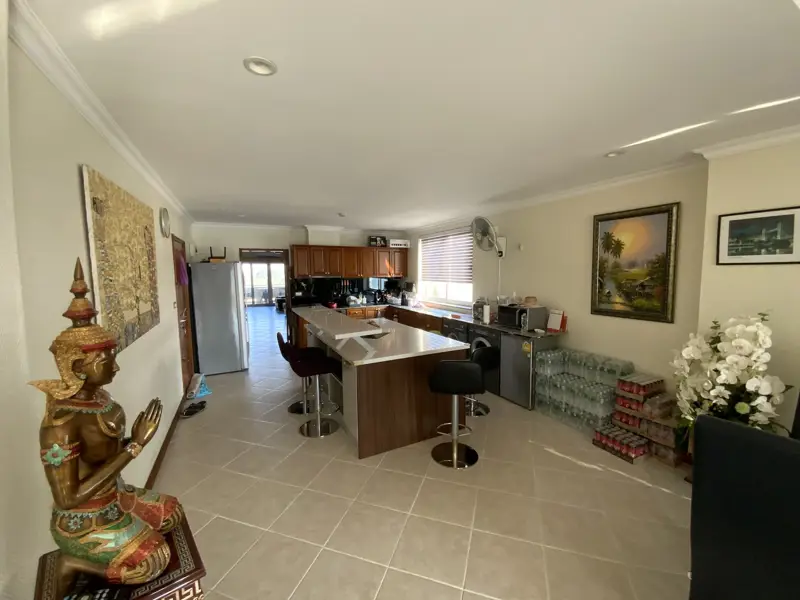 2 bed Condo in Jomtien with following facilities: Swimming pool, Gym, Security and Car park.