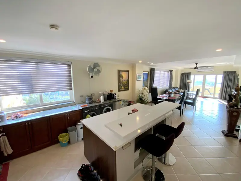 2 bed Condo in Jomtien with following facilities: Swimming pool, Gym, Security and Car park.